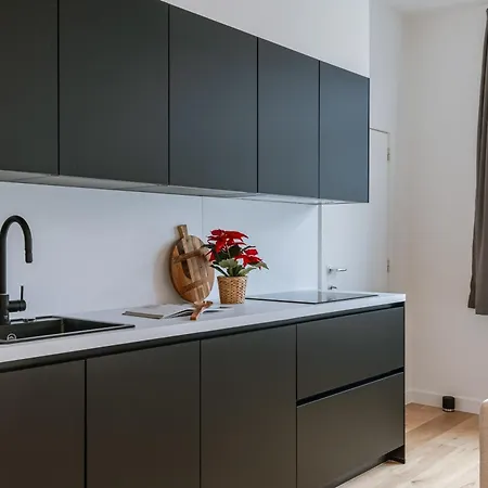 Huswell - Charming Just Steps From The Beach. *