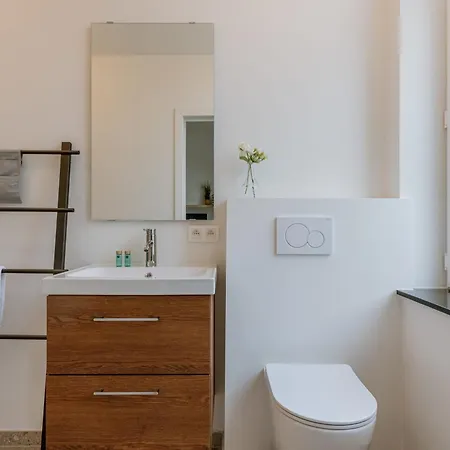 Huswell - Charming Just Steps From The Beach. Apartment