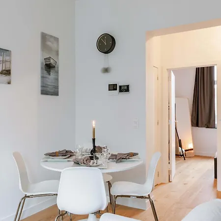 Huswell - Charming Just Steps From The Beach.